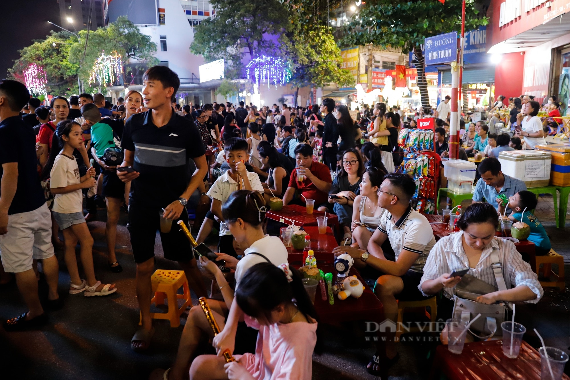 Hàng vạn người rước đèn khổng lồ đón Trung thu sớm ở Tuyên Quang- Ảnh 18.