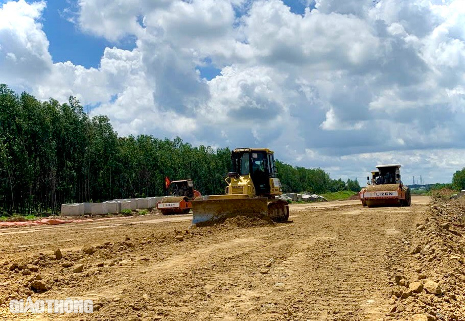 Hình ảnh đẹp tại các công trình trọng điểm ở Đồng Nai dịp nghỉ lễ 2/9- Ảnh 3.