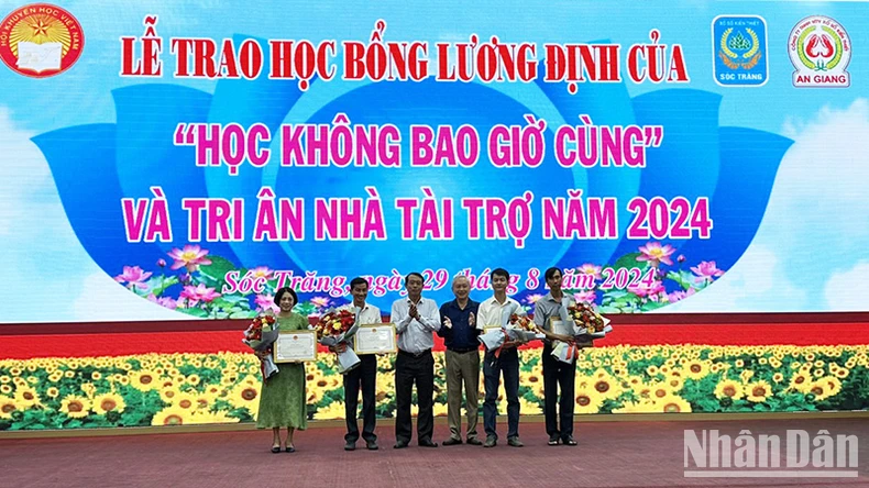 Trao 570 suất học bổng Lương Định Của năm 2024 ảnh 2