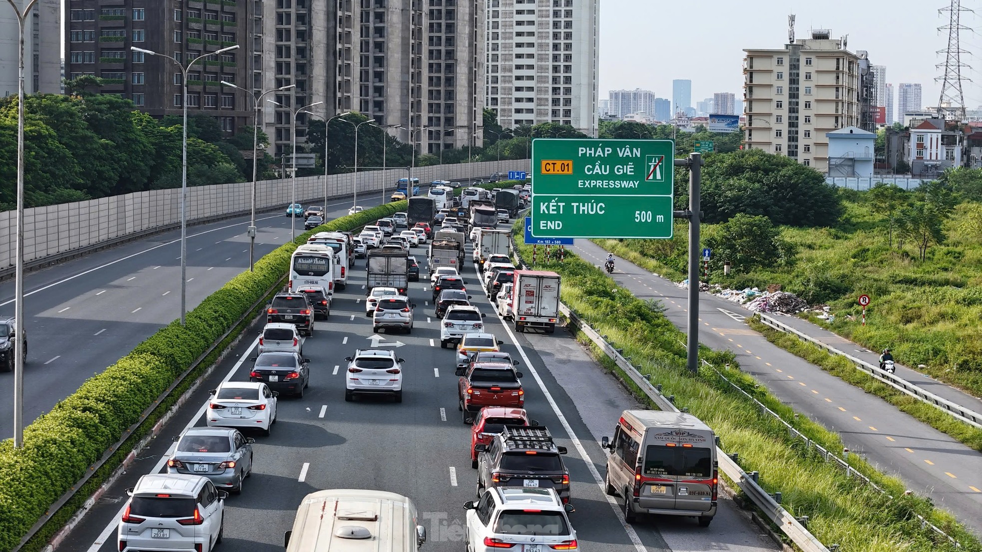 Hà Nội cuối ngày nghỉ: Bên ngoài đường tắc kẹt, nội đô thoáng lạ thường ảnh 5