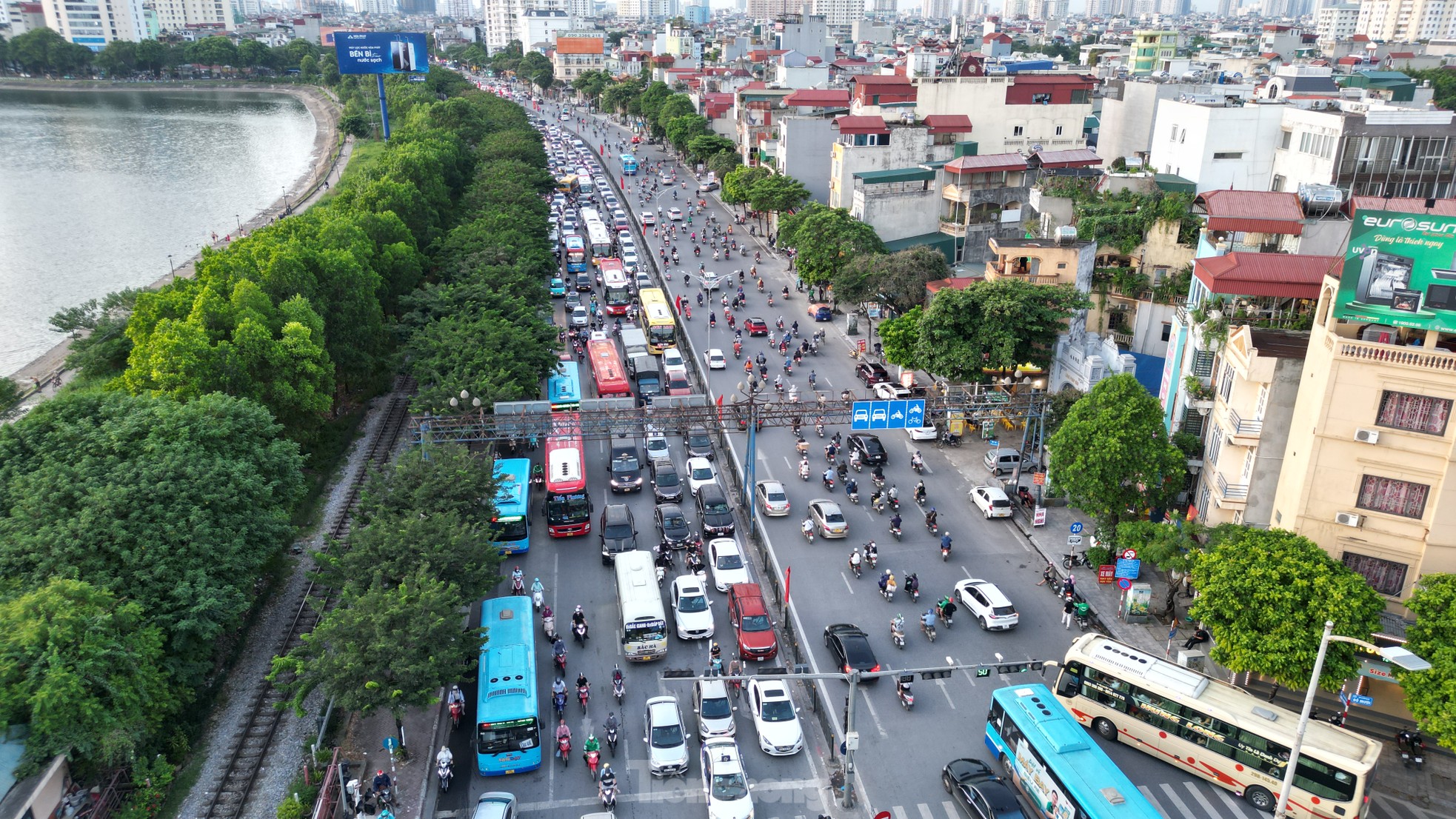 Hà Nội cuối ngày nghỉ: Bên ngoài đường tắc kẹt, nội đô thoáng lạ thường ảnh 8