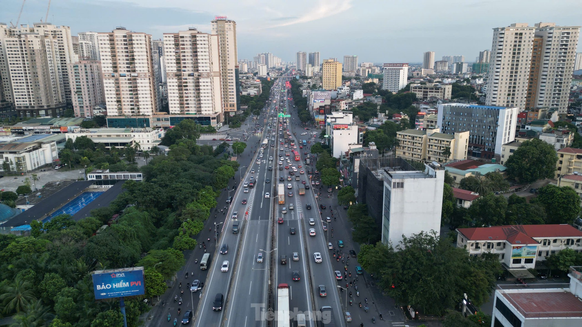 Hà Nội cuối ngày nghỉ: Bên ngoài đường tắc kẹt, nội đô thoáng lạ thường ảnh 9