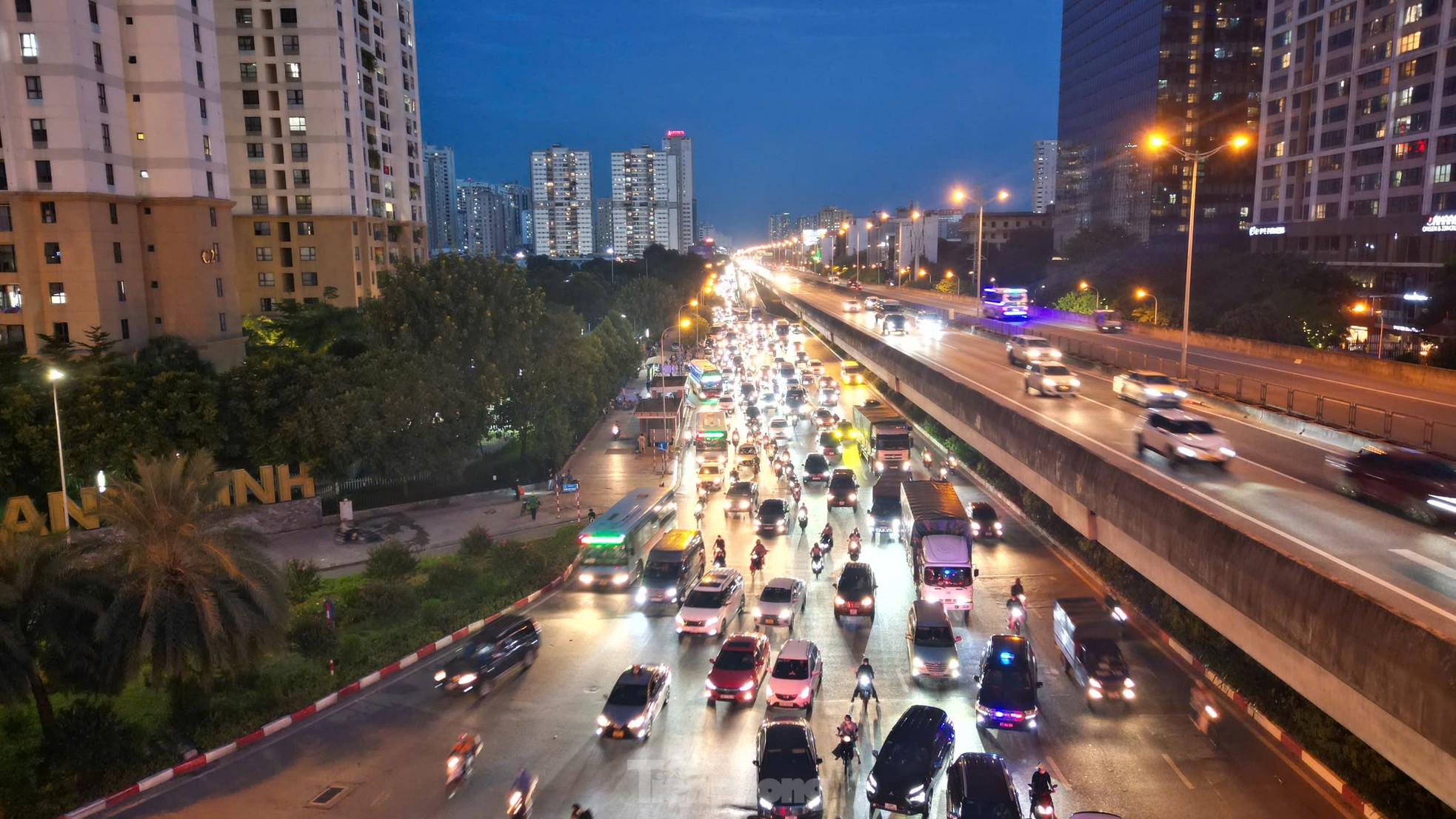 Hà Nội cuối ngày nghỉ: Bên ngoài đường tắc kẹt, nội đô thoáng lạ thường ảnh 12