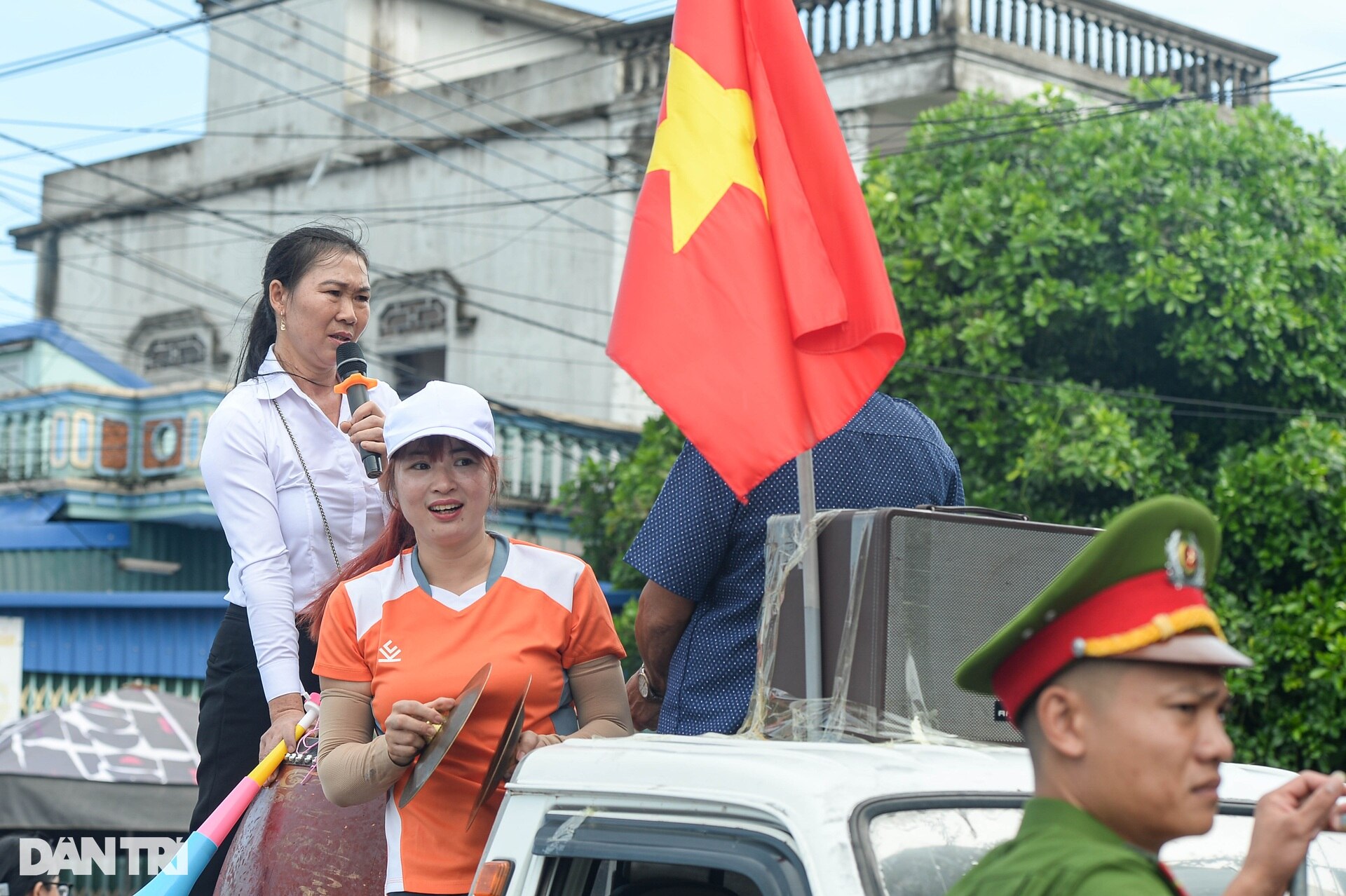 Sôi nổi, kịch tính giải thi bơi chải ngày Tết Độc lập ở Nam Định - 10