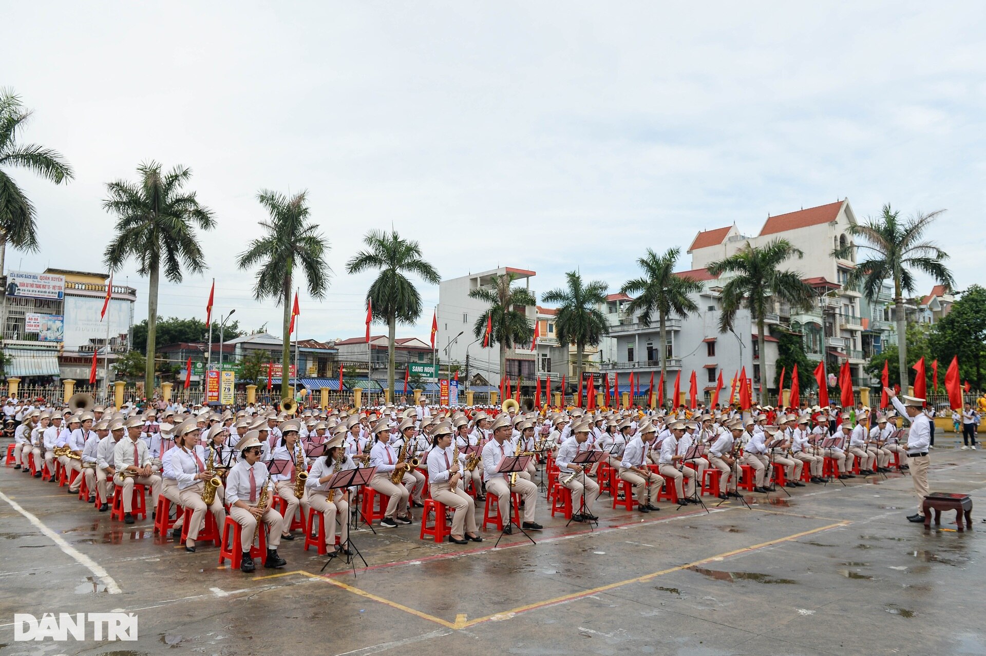 Sôi nổi, kịch tính giải thi bơi chải ngày Tết Độc lập ở Nam Định - 13