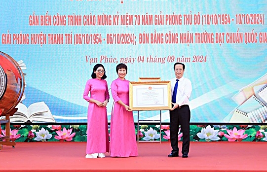 Trường THCS Vạn Phúc, Thanh Trì đón Bằng công nhận Trường chuẩn Quốc gia mức độ 2  -0