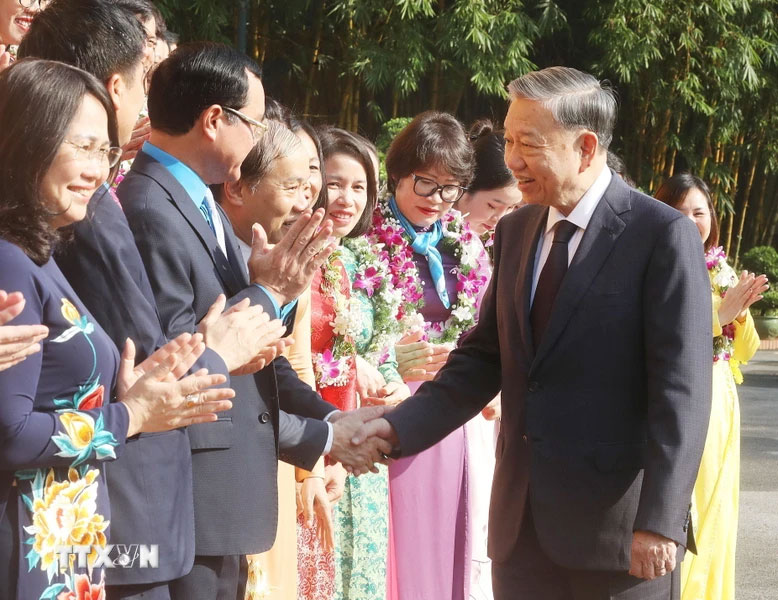 Tổng Bí thư, Chủ tịch nước Tô Lâm gặp mặt Đoàn đại biểu được tôn vinh trong phong trào 