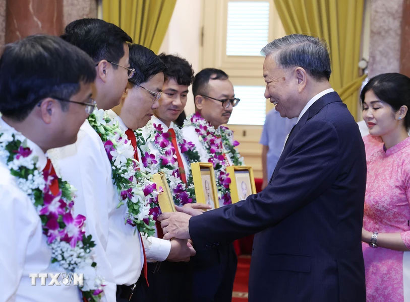 Tổng Bí thư, Chủ tịch nước Tô Lâm gặp mặt Đoàn đại biểu được tôn vinh trong phong trào 