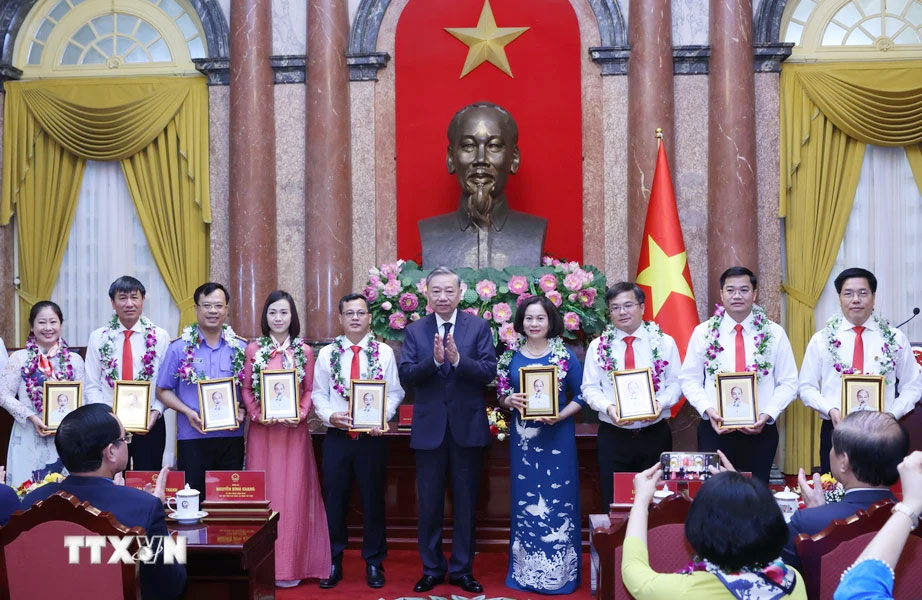 Tổng Bí thư, Chủ tịch nước Tô Lâm gặp mặt Đoàn đại biểu được tôn vinh trong phong trào 