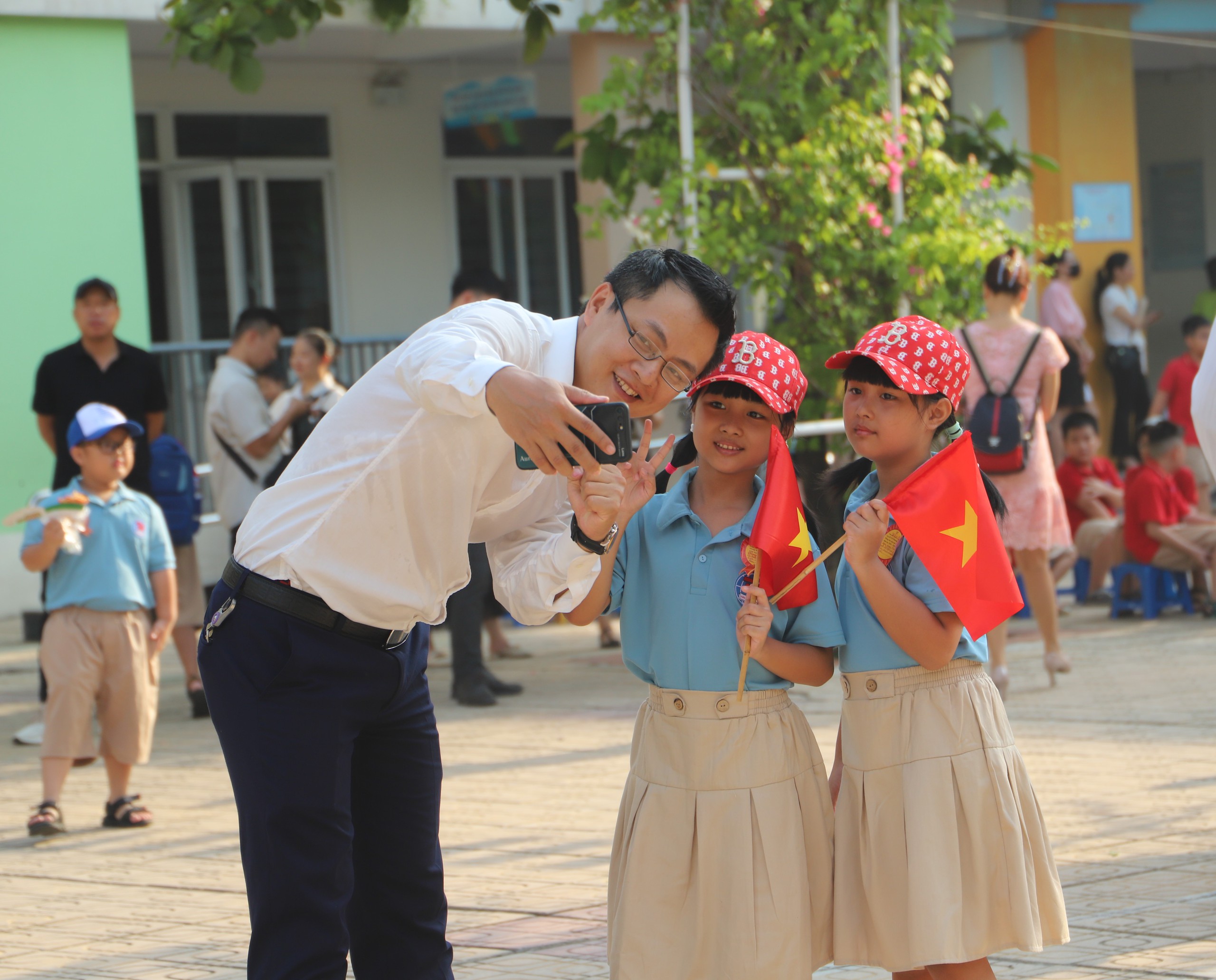 Hơn 23 triệu học sinh hào hứng bước vào năm học mới- Ảnh 5.