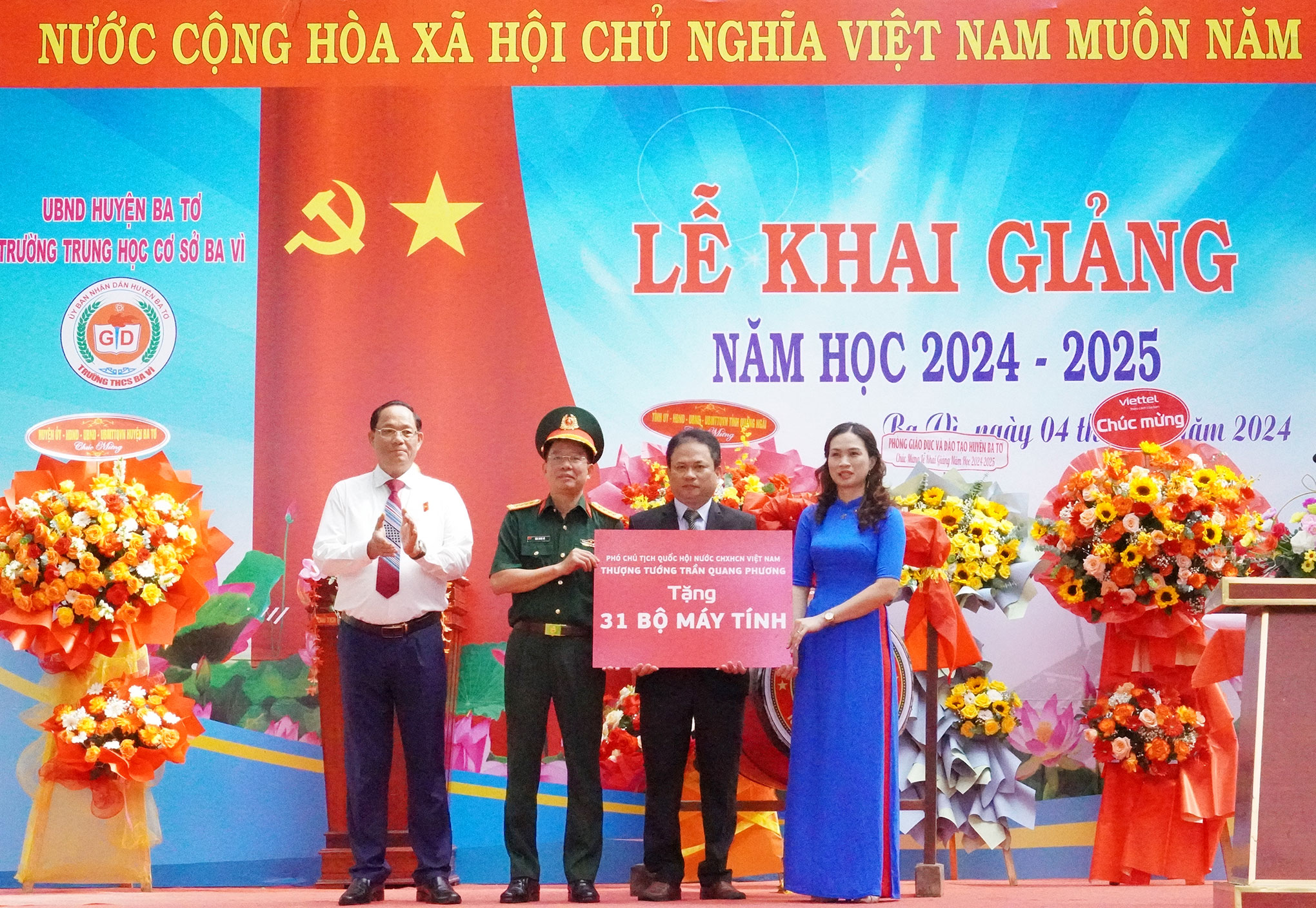 Phó Chủ tịch Quốc hội, Thượng tướng Trần Quang Phương dự lễ khai giảng năm học mới tại Trường THCS Ba Vì, Quảng Ngãi -0