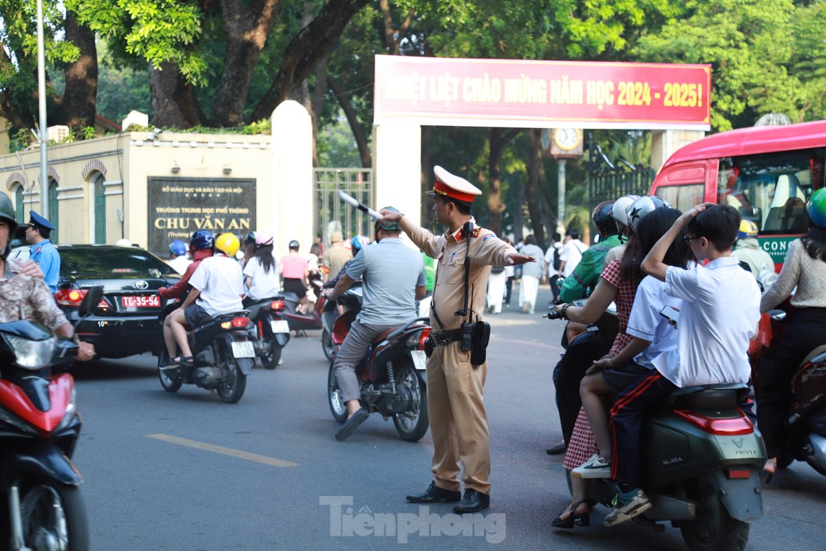 Hà Nội: Giao thông nhiều cổng trường thông thoáng ngày khai giảng ảnh 3