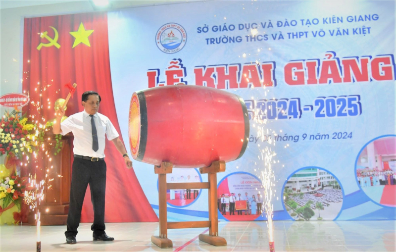 Kiên Giang: Do mưa, nhiều trường livetream khai giảng năm học mới