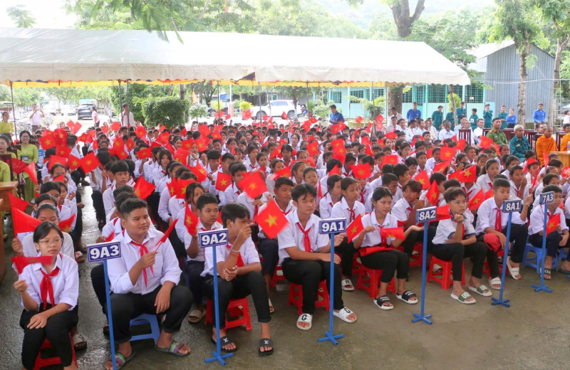 Kiên Giang: Hàng trăm nghìn học sinh miền Tây bước vào năm học mới