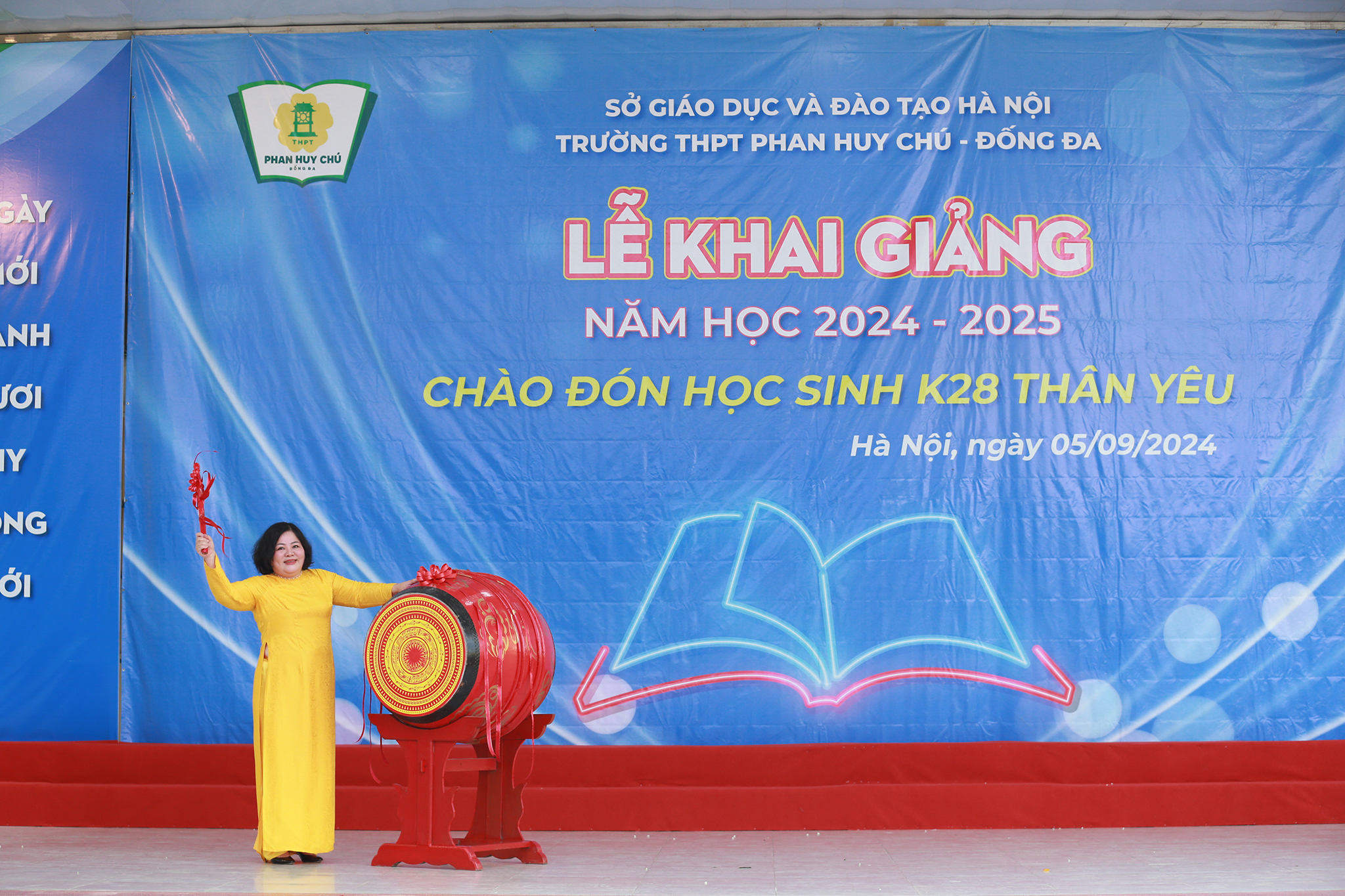 Trường THPT Phan Huy Chú – Đống Đa đón năm học mới với tinh thần 