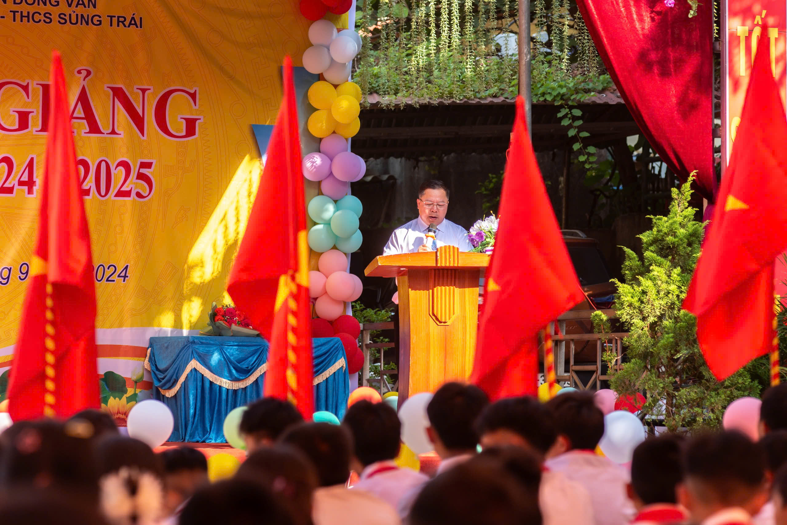 Tiếng trống khai giảng vang vọng trên cao nguyên đá Đồng Văn -0