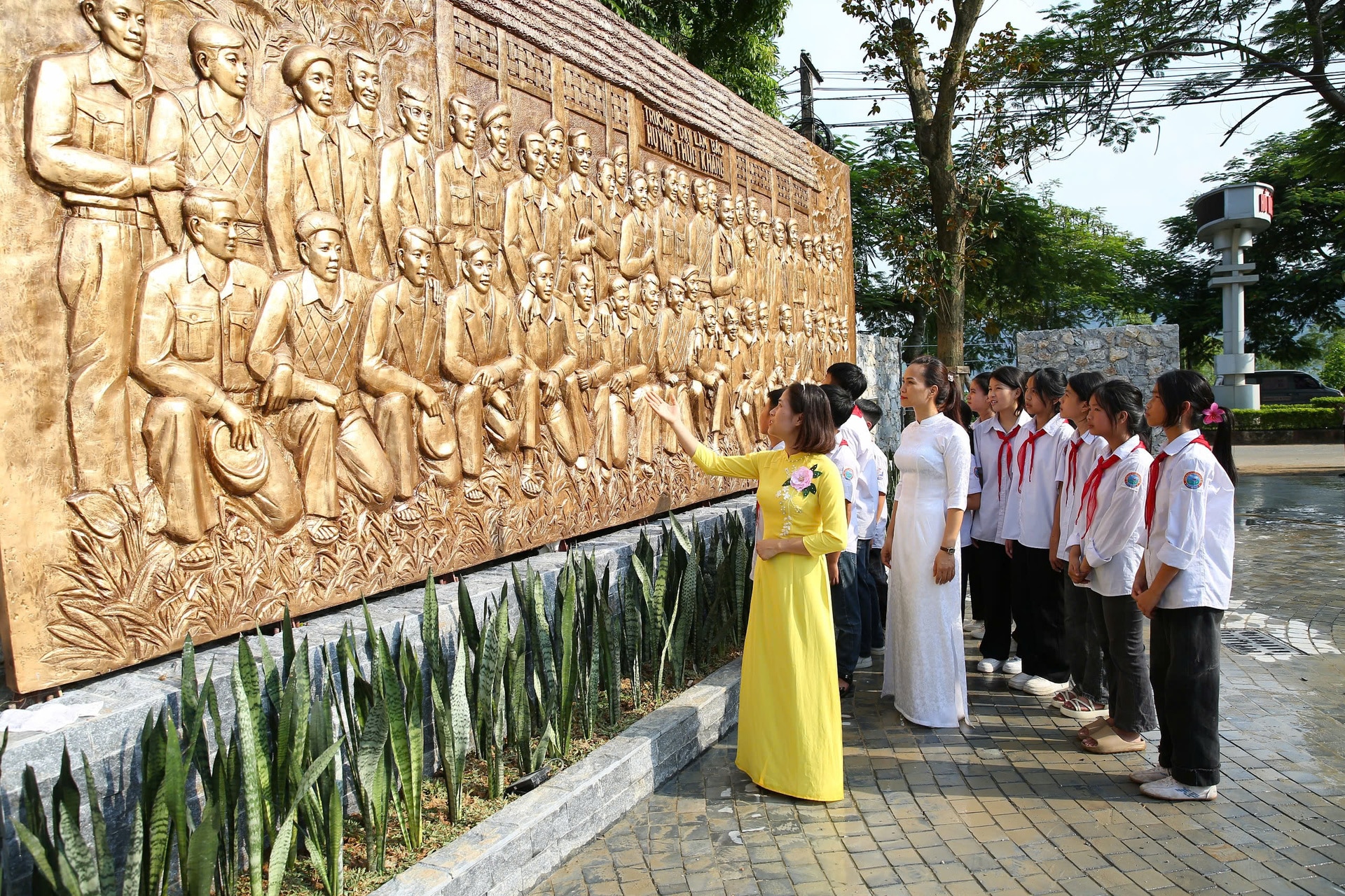 ngon lua nghe soi sang nhiet huyet cach mang cua nhung nguoi lam bao hinh 5