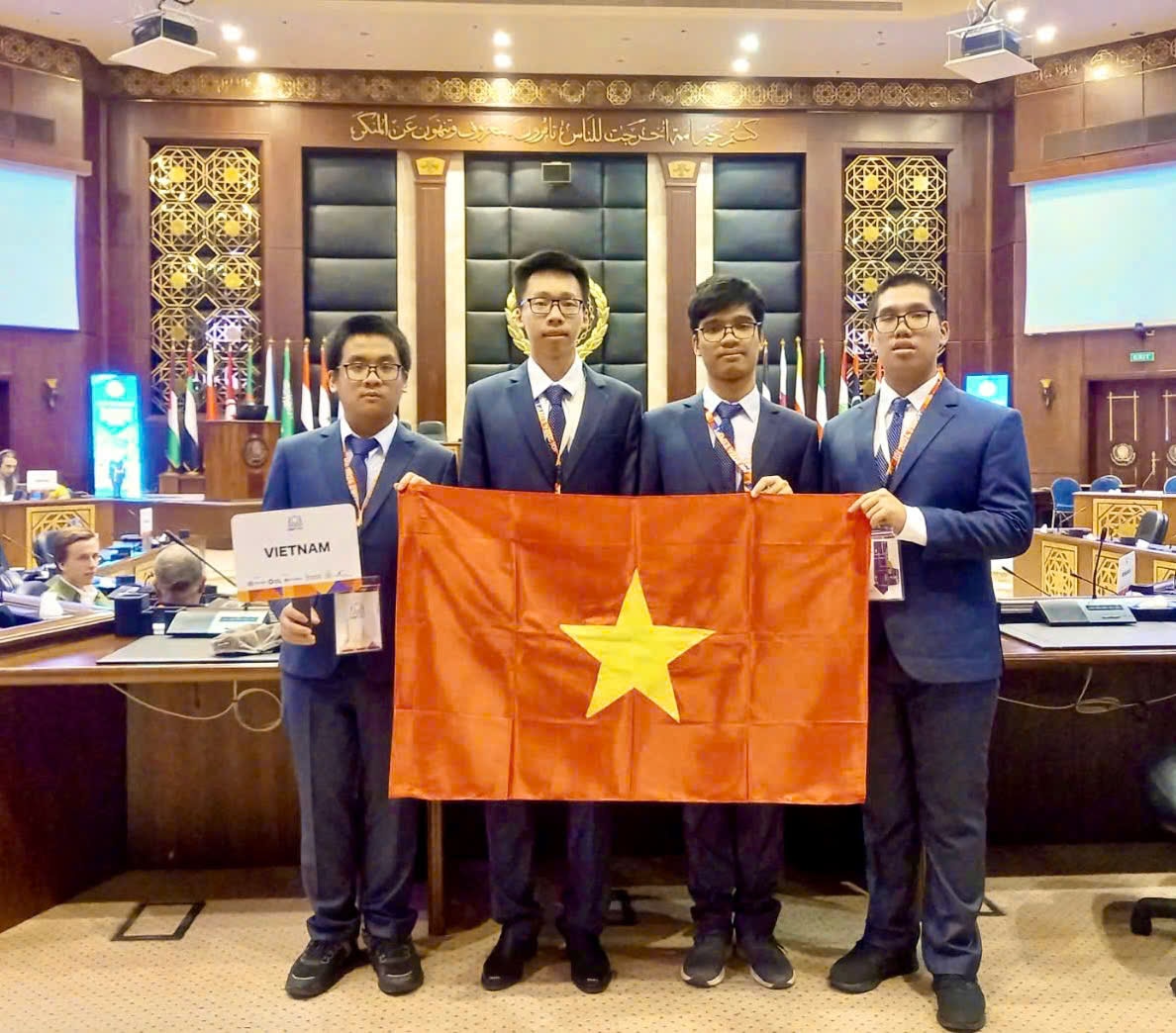 A school in Hanoi has 4 students winning medals at the 2024