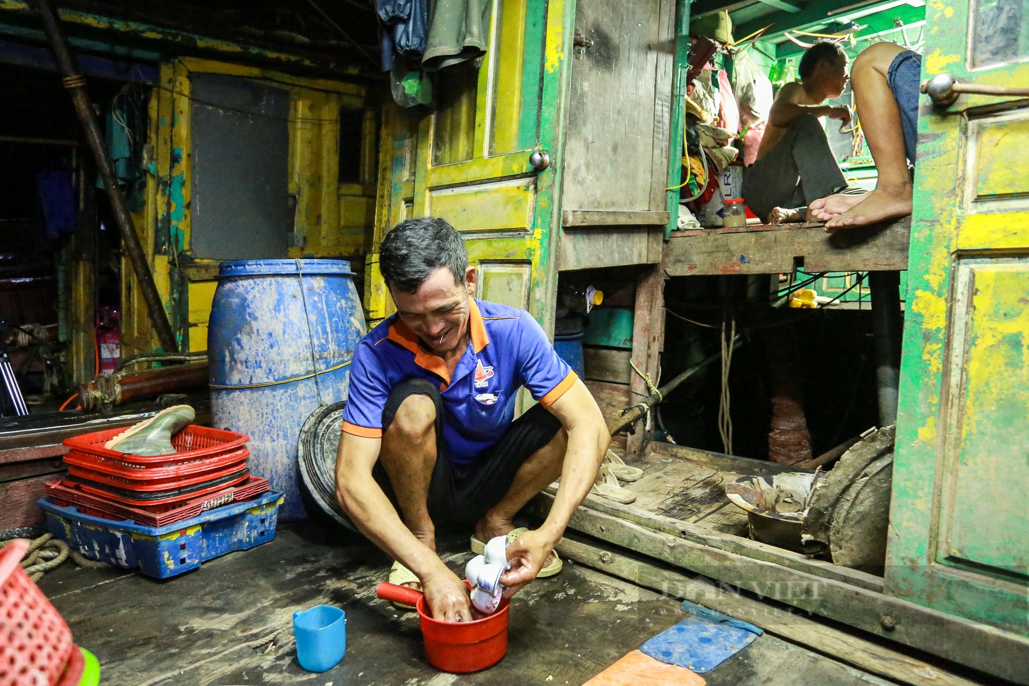 Ngư dân Nam Định thức trắng đêm ứng phó với bão bảo vệ tài sản khi bão Yagi đổ bộ - Ảnh 6.