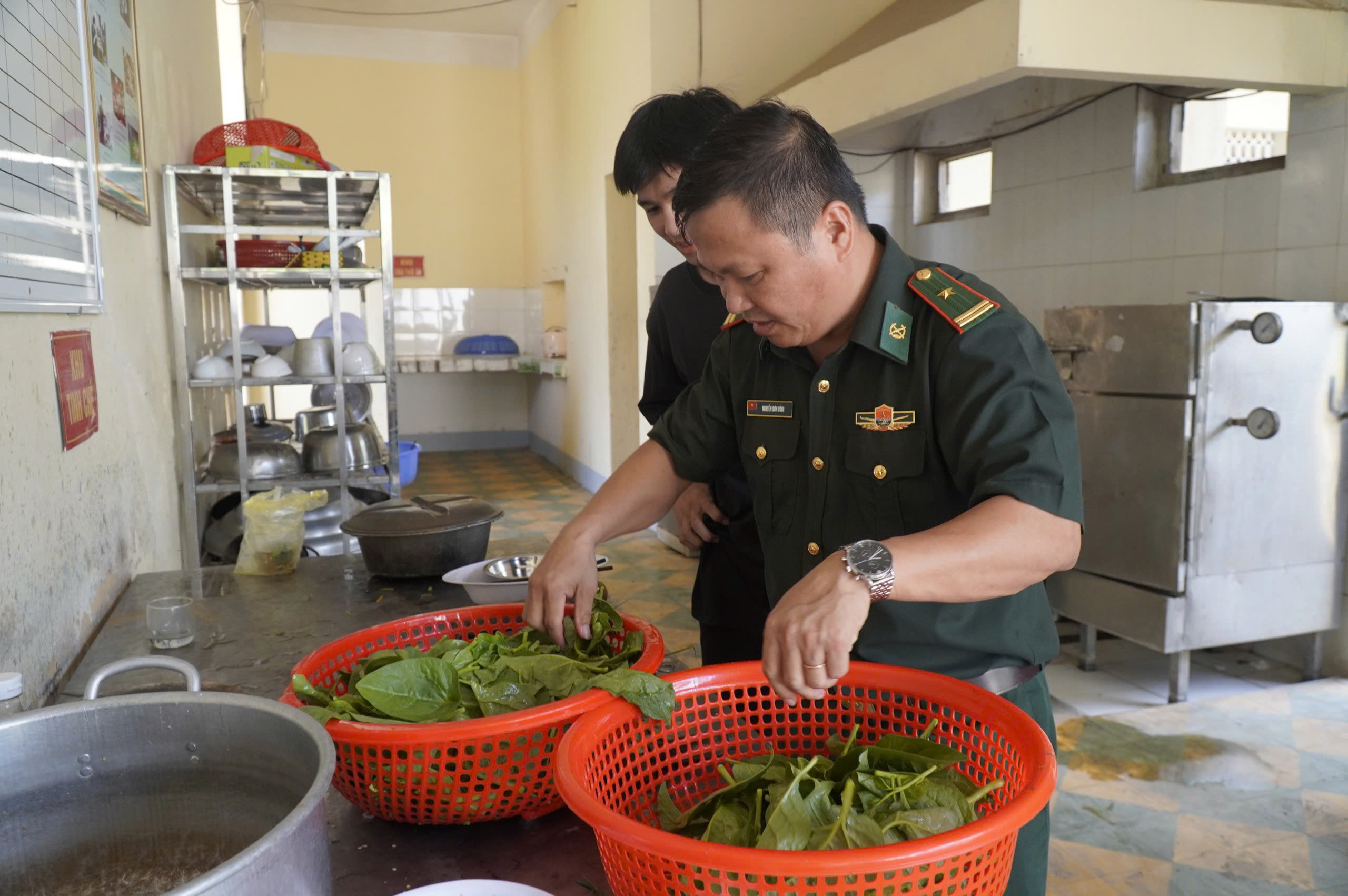 “Con nuôi Biên phòng” đỗ Học viện Biên phòng  -1