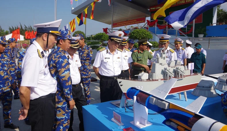 Gắn phong trào thi đua quyết thắng với xây dựng đơn vị huấn luyện giỏi ở Lữ đoàn tàu “Tia chớp” ảnh 6