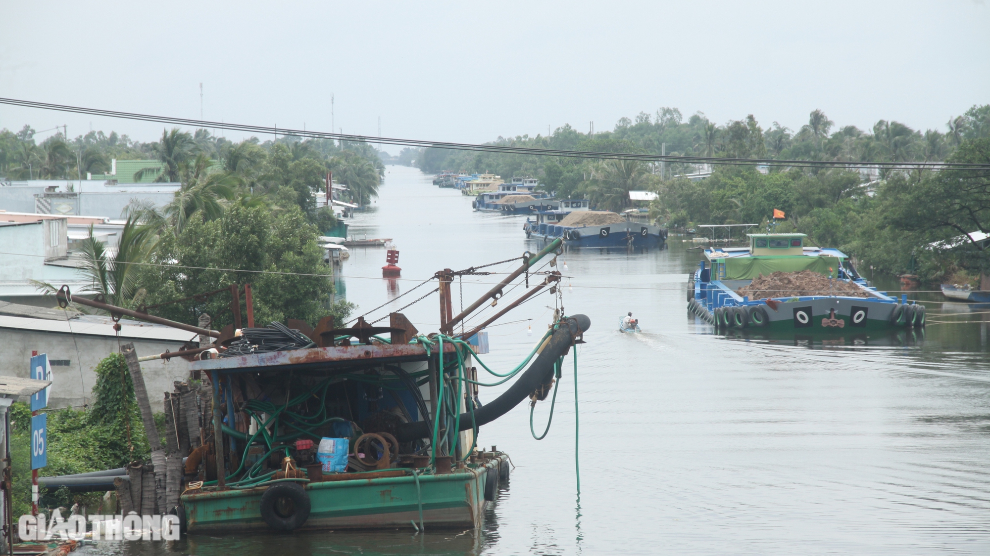 Hoàn thành gia tải nền đường cao tốc Hậu Giang - Cà Mau trong năm 2024- Ảnh 2.