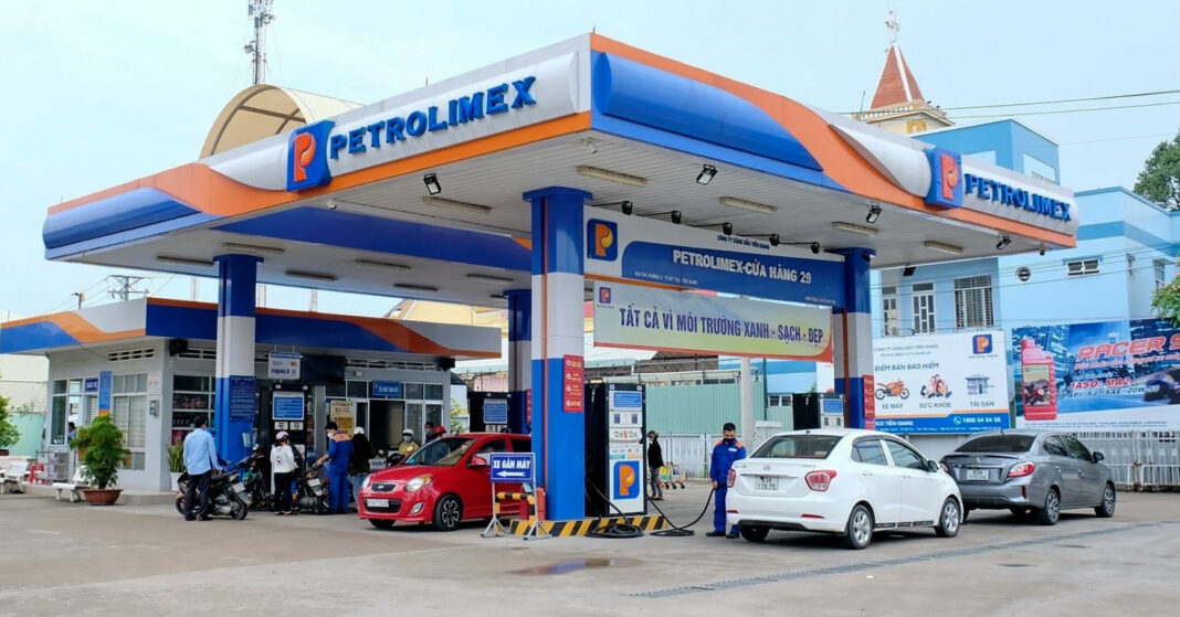 Loạt đại gia xăng dầu tư nhân lao đao, &amp;apos;ông lớn&amp;apos; Petrolimex lãi gấp đôi