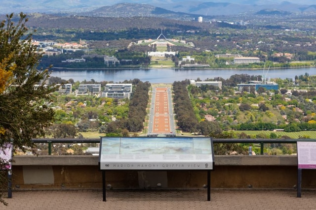 Đến thăm những địa điểm nổi tiếng tại Canberra vào dịp mùa thu- Ảnh 3.