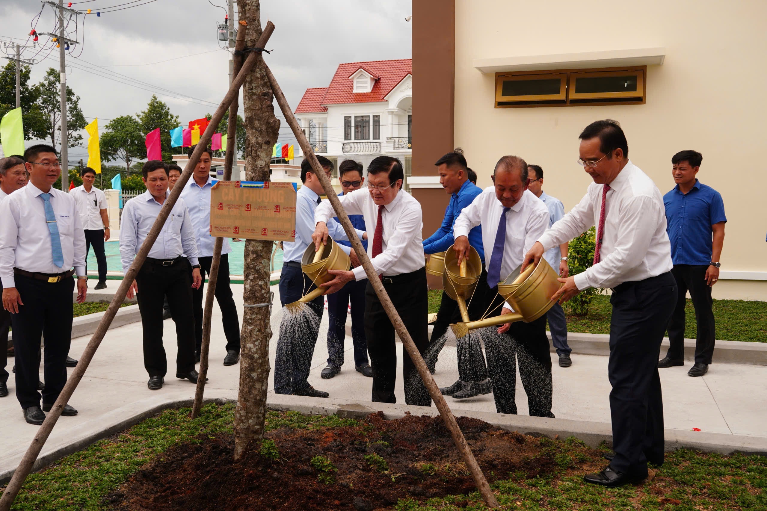 Báo Người Lao Động trao xe đạp tại ngôi trường mang tên liệt sĩ Nguyễn Văn Bộ- Ảnh 5.