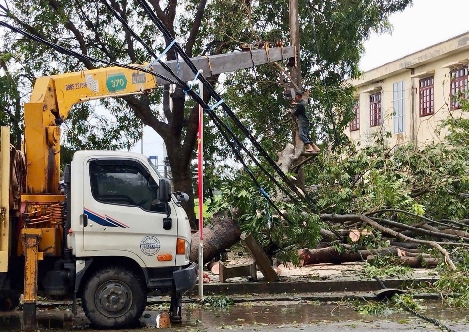 Trong đợt mưa to, gió lớn từ bão số 3, thiệt hại lớn nhất được ghi nhận tại huyện Sóc Sơn là cây xanh bị gãy, đổ. Hiện, cơ bản các tuyến đường trục chính trên địa bàn các xã, thị trấn đều đã lưu thông bình thường.