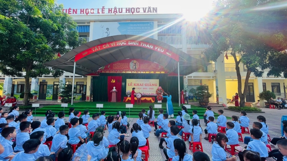 Theo thống kê trên địa bàn huyện Hiệp Hoà trong năm học này, bậc tiểu học có 26.407 học sinh, trong đó đã tuyển 4.764 học sinh lớp 1.