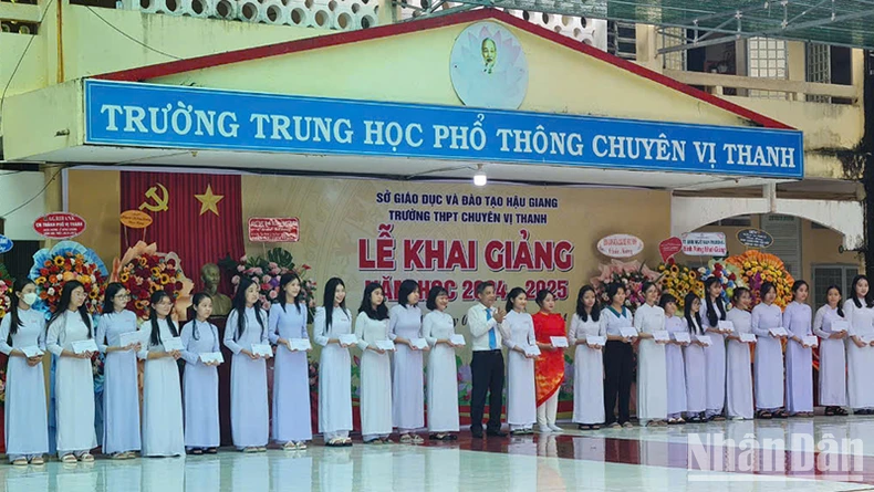 Gần 155 nghìn học sinh Hậu Giang khai giảng năm học mới ảnh 2