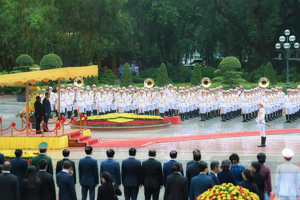 Quang cảnh lễ đón Tổng thống Mozambique Filipe Jacinto Nyusi. Ảnh: Hải Nguyễn