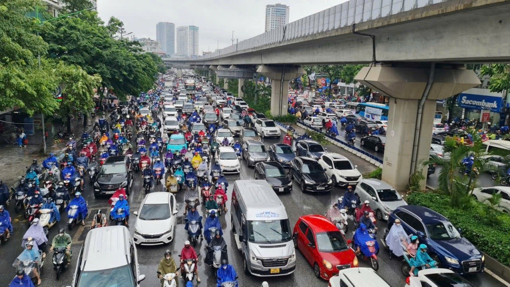 Hà Nội ngập sâu sau trận mưa lớn, giao thông ùn tắc kéo dài ảnh 6