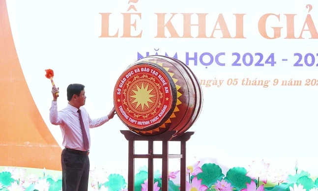 Hơn 920 nghìn học sinh Nghệ An rộn ràng khai giảng năm học mới ảnh 2