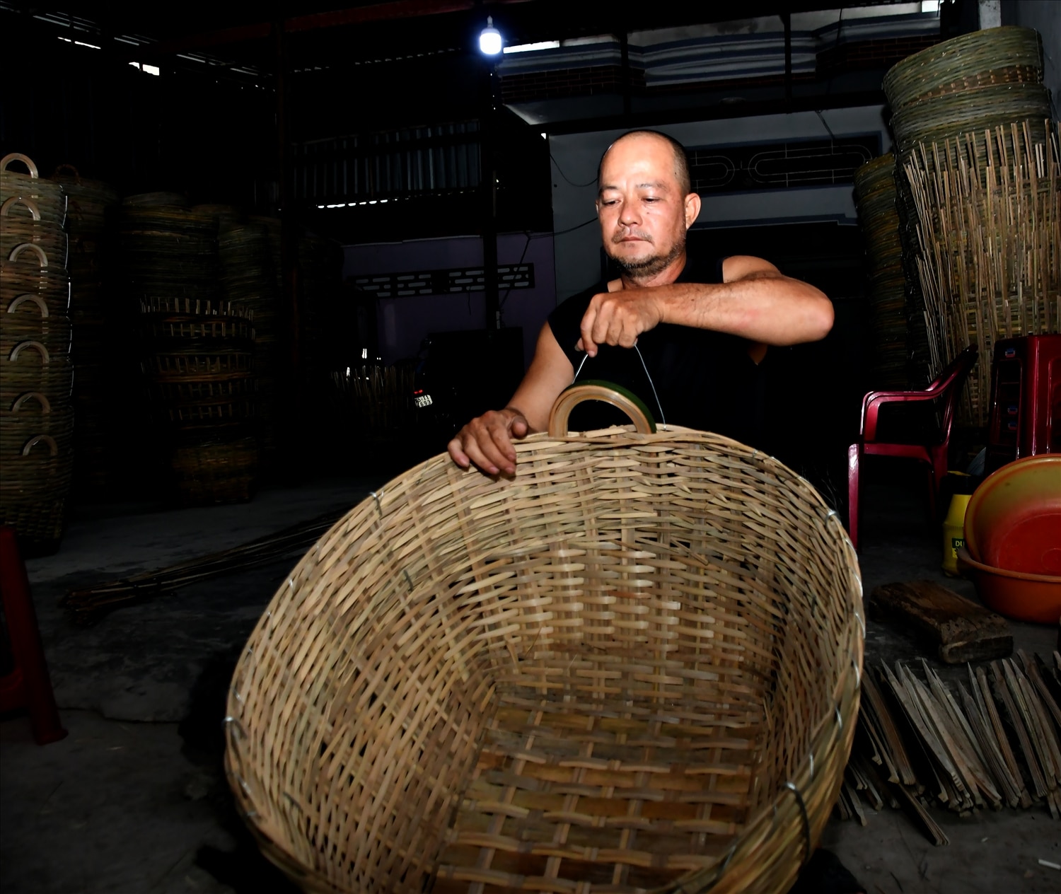 Ông Phạm Thành Lập – người đi đầu trong đổi mới sáng tạo ở xóm đan cần xé ở thành phố Ngã Bảy, Hậu Giang