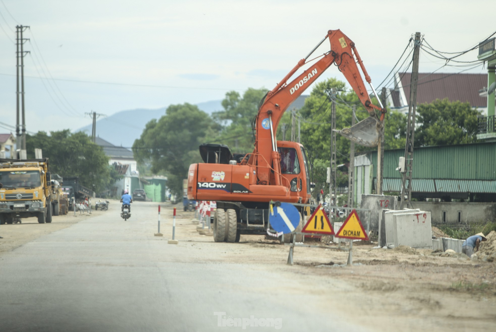 Quốc lộ 1.100 tỷ đồng ngổn ngang trước mùa mưa bão ảnh 14