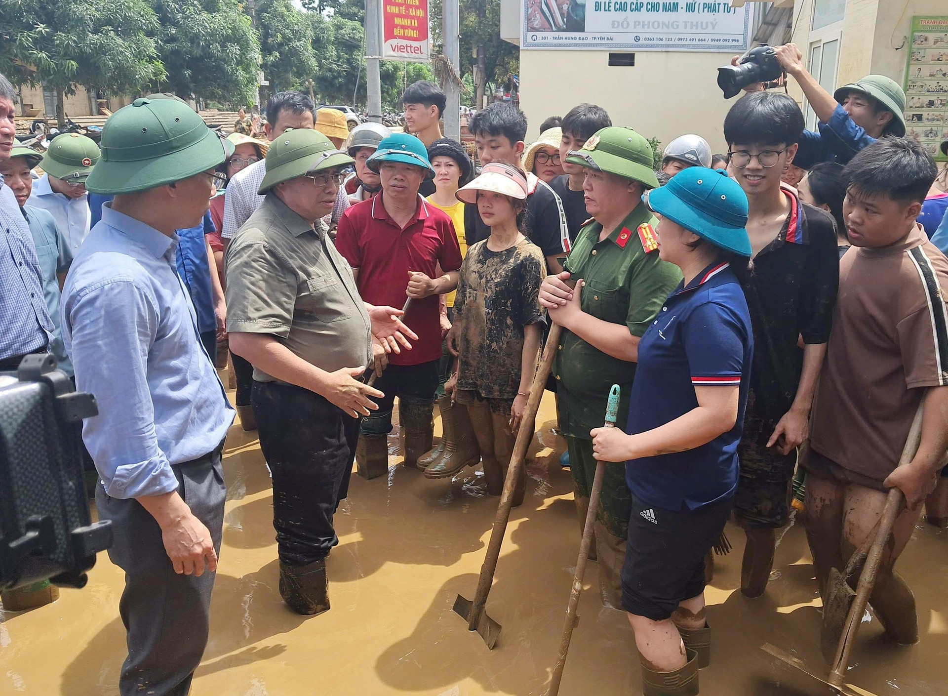 Thủ tướng Phạm Minh Chính tới Yên Bái chỉ đạo ứng phó, khắc phục hậu quả mưa lũ, thiên tai- Ảnh 4.