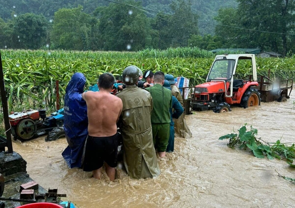 tac nghiep trong bao lu khong chi la trach nhiem ma con la su se chia hinh 2