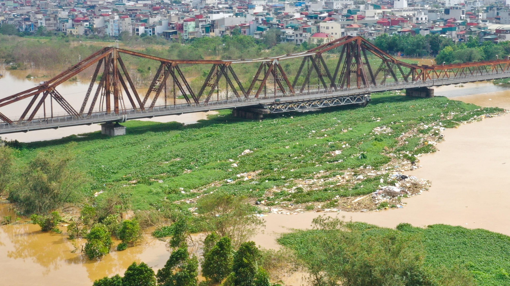 Mực nước sông Hồng giảm dần, bãi giữa dần lộ diện ảnh 5