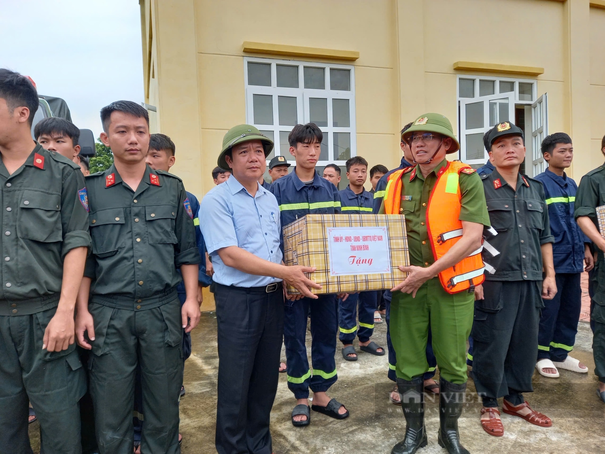 Nước sông Hoàng Long lên nhanh, Ninh Bình lệnh di dân vùng phân lũ, chậm lũ ở Gia Viễn, Nho Quan trước 18h chiều nay - Ảnh 2.