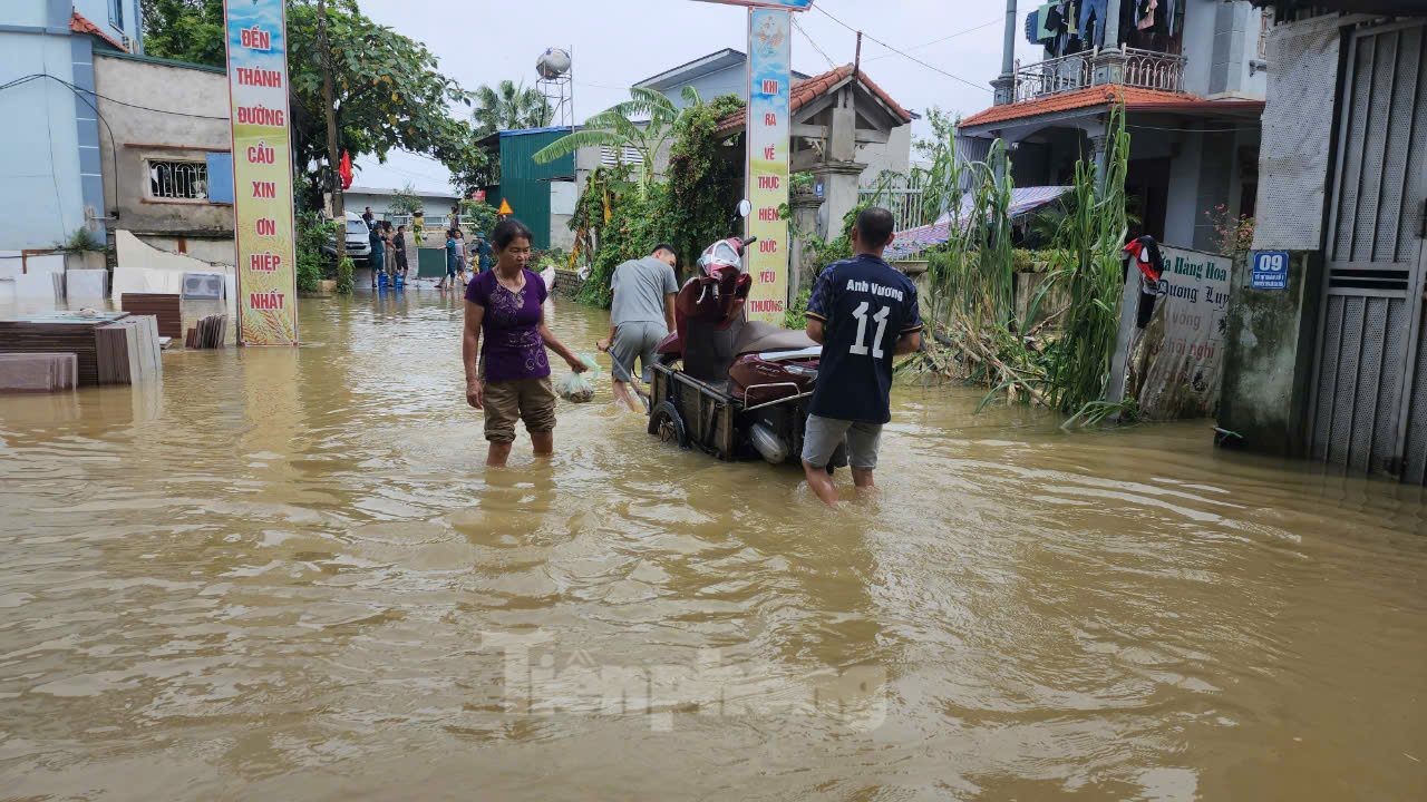 Chương Mỹ xuất hiện nhiều 'ốc đảo' sau mưa lũ ảnh 12