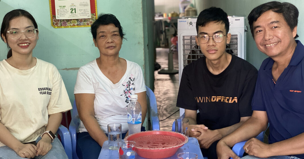 Tấm vé Tiếp sức đến trường đưa em vào giảng đường đổi thay số phận