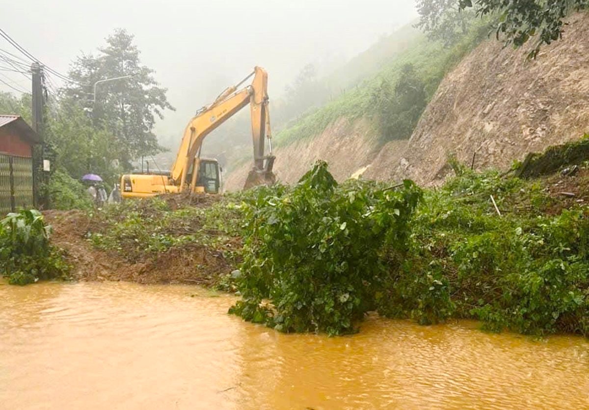 Người mẹ trẻ ở Bảo Yên đi bộ 16 tiếng, vượt 40km đường rừng để sinh con - Ảnh 2.