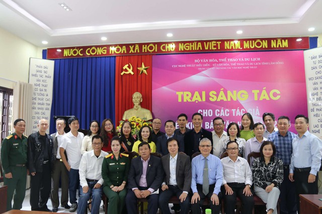 Khai mạc trại sáng tác kịch bản văn học năm 2024 - Ảnh 2.