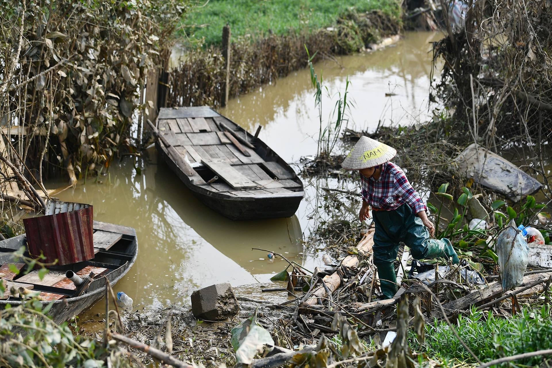 Bãi giữa sông Hồng sau những ngày bị nước lũ nuốt chửng