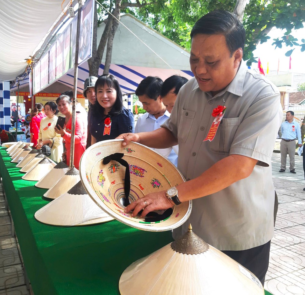 Bình Định đón bằng Di sản văn hóa phi vật thể quốc gia “Nghề chằm nón ngựa Phú Gia” - ảnh 3