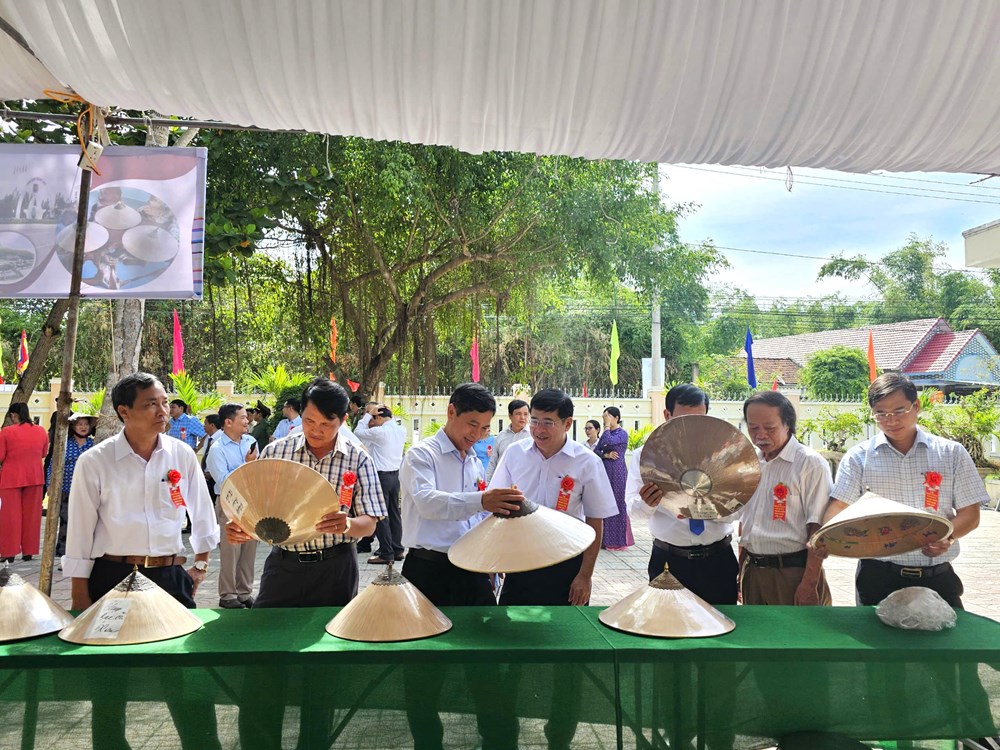 Bình Định đón bằng Di sản văn hóa phi vật thể quốc gia “Nghề chằm nón ngựa Phú Gia” - ảnh 4