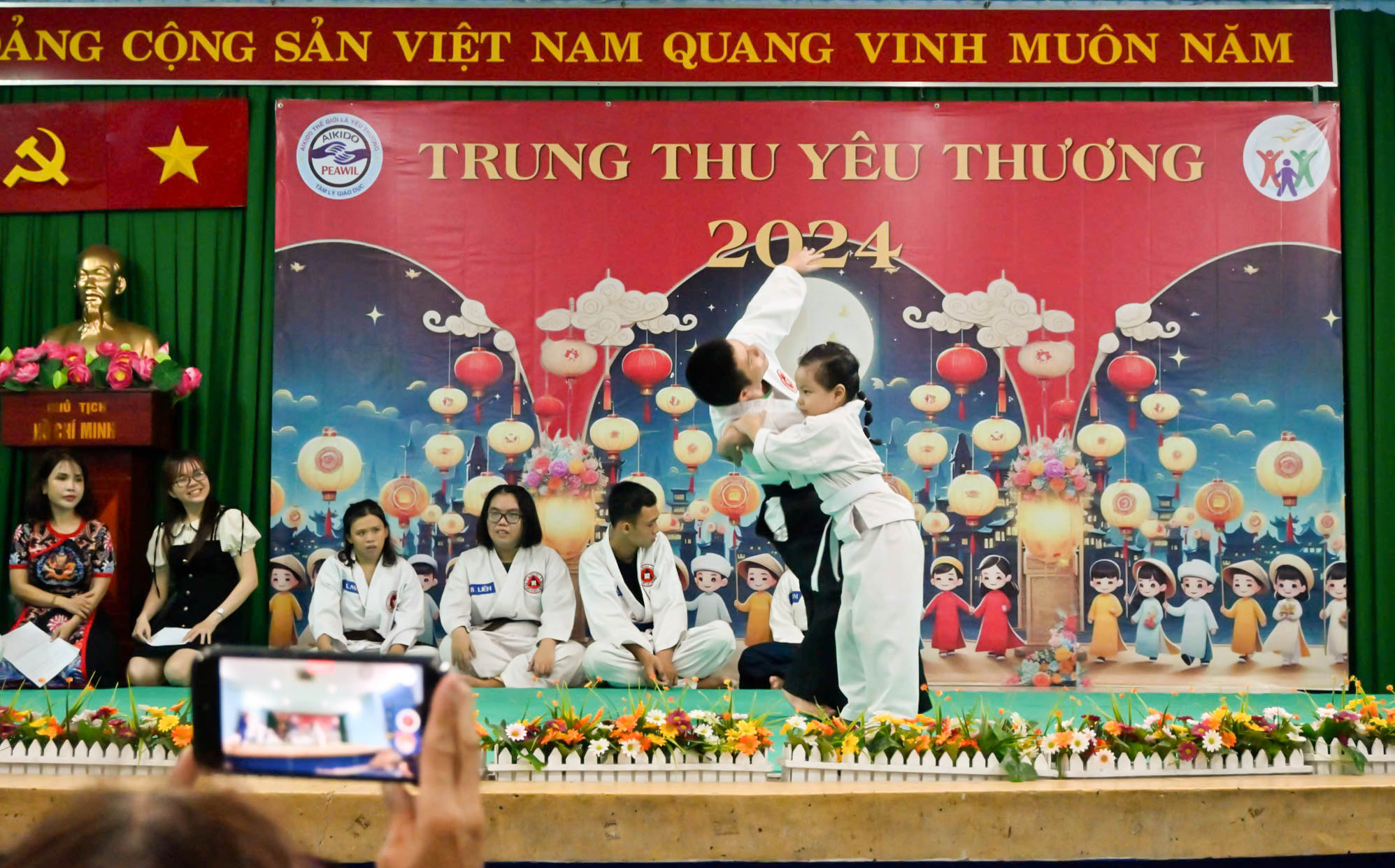 Trung thu ấm áp cho những đứa trẻ 