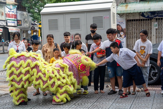 "Chuyện Trăng Non" - Ánh trăng vẫn sáng cho những trái tim nhỏ bé  - Ảnh 7.